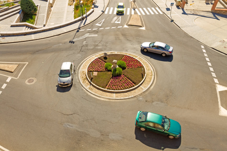 How to approach a roundabout